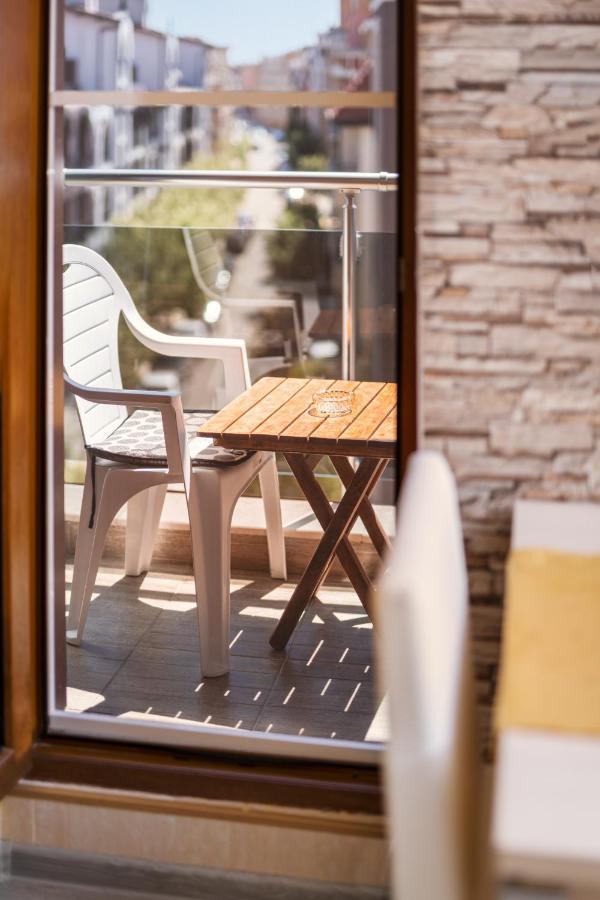 Modern Studios - Meters Away From The Beach ポモリエ エクステリア 写真